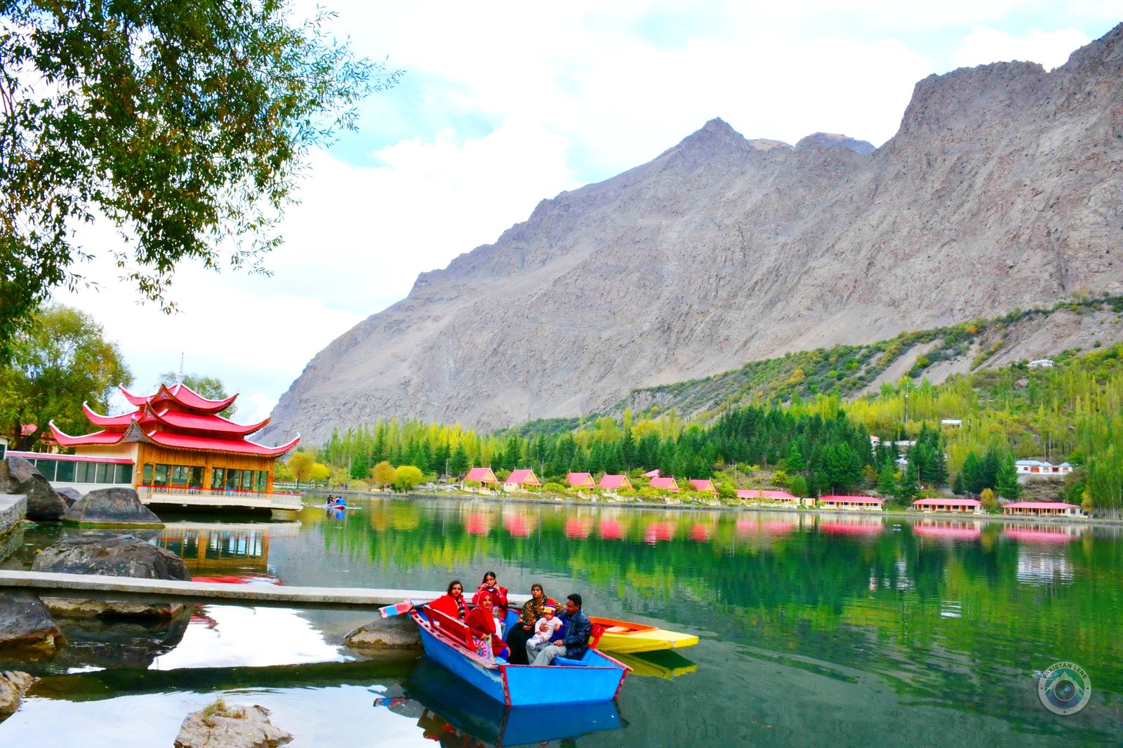 shangrila skardu boating lake pakistan